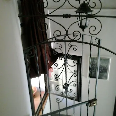 La Dea Bendata Guest house *